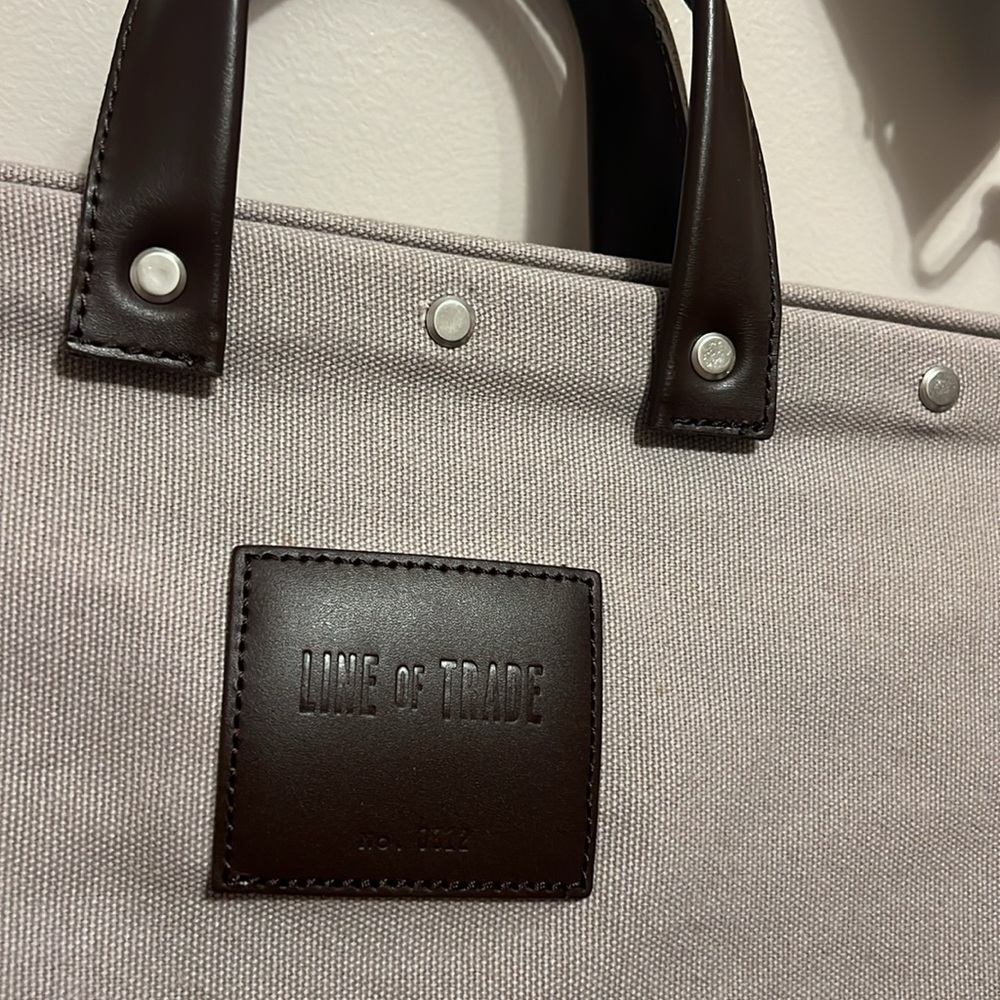 Minimalist Gray and Brown Weekender travel bag - Picture 2 of 13